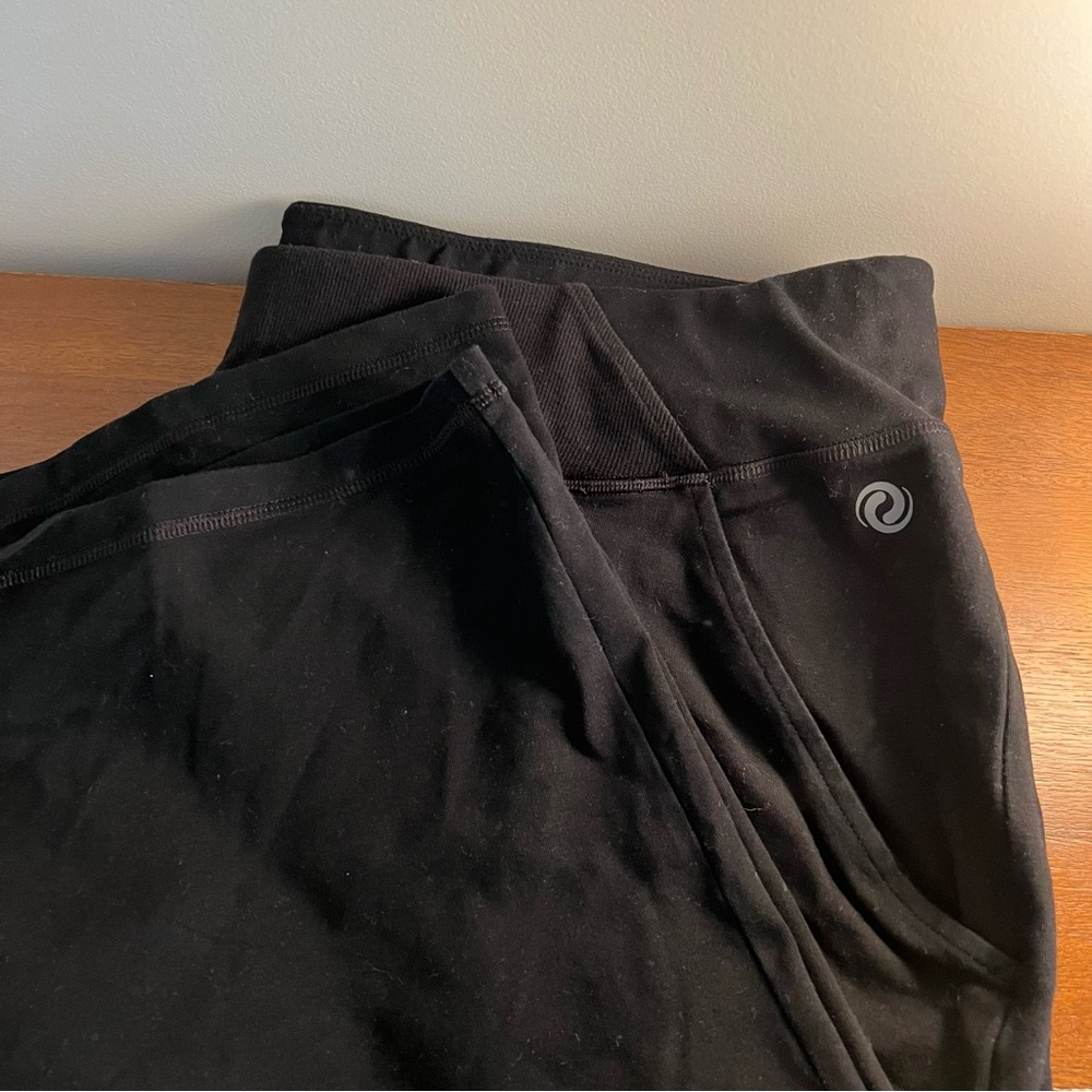 Pennington’s ActiveZone Capris Leggings